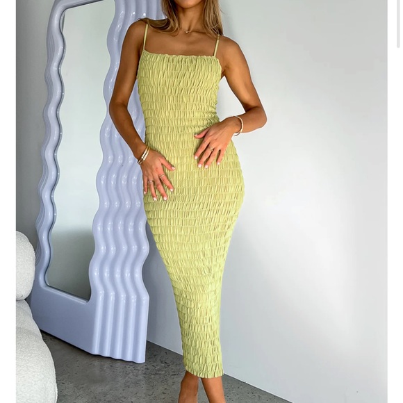 Flirty Feeling Midi Dress- Kiwi Green - Picture 1 of 2